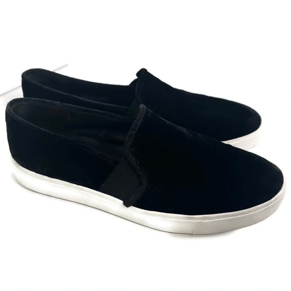Vince Blair Velvet Black Slip On Sneakers Women Size 9M Classic Luxury Old Money